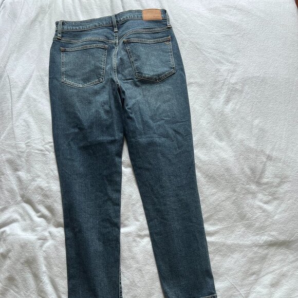 Madewell High-Rise Straight Jeans in Dark Blue Wash - Picture 2 of 5